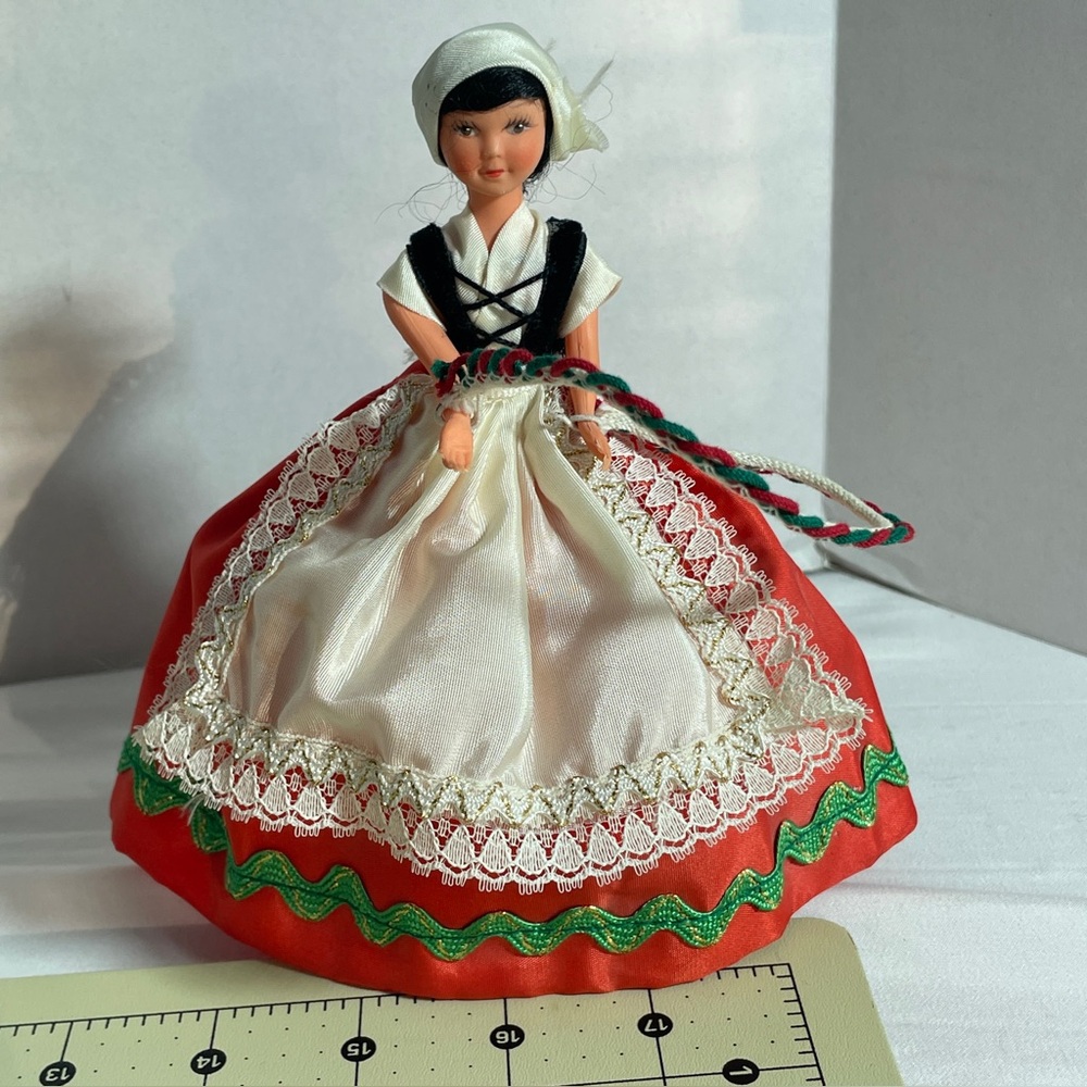 VTG 6" Basque Dancer Doll Le Minor Brand Traditional Dress & Hoop Lovely Face